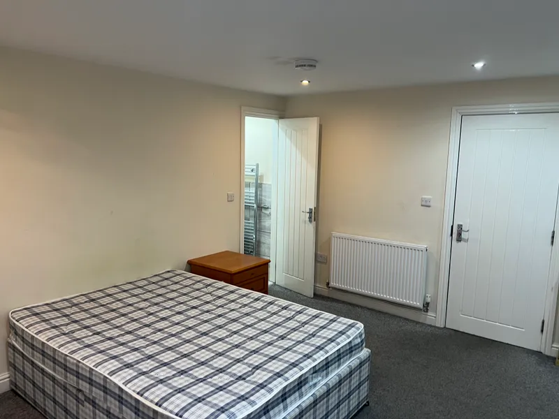 72 Derby Grove, NG7 1PF – 6-Bedroom En-suite Student House - Thumbnail 14